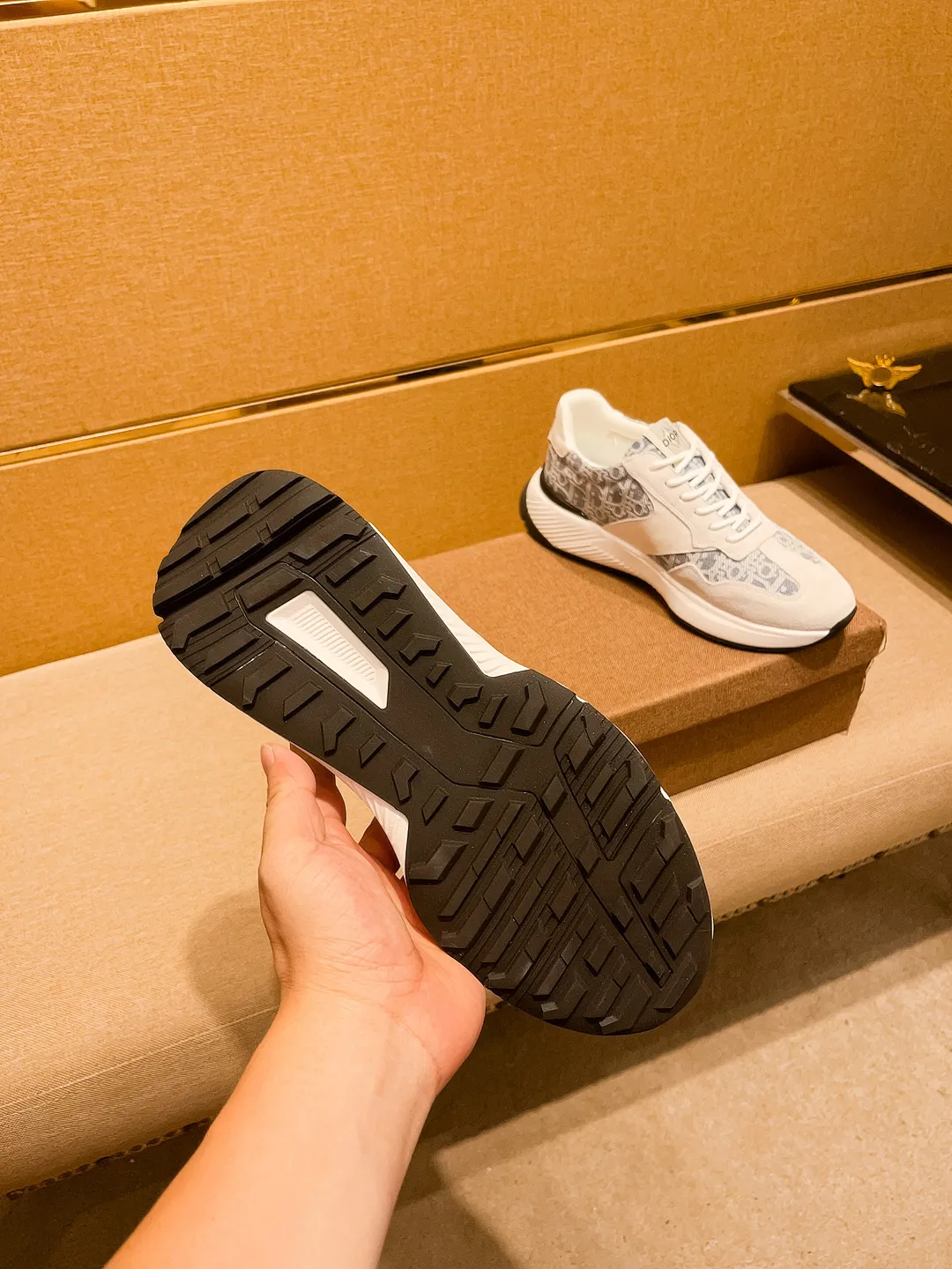 🚘🚘Factory batch 460💰🔥[Dior]🔥Men's high-end brand of shoes official website 1:1 latest masterpiece: the upper is made of Italian imported first-layer cowhide with a comfortable and breathable lining➕original non-slip and wear-resistant outsole🔥, making walking more convenient and comfortable! An exclusive new model, a stunning work, a beautiful 1:1 replica [color] compared to the official quality! Create a fashionable personality to set off your uniqueness! A must-have for trendy men! Classic🔥Size: 38-44 Color: 🔥 2⃣️colors available🔥